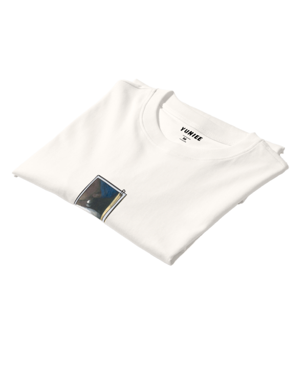 Eyes Behind the Pearl - Unisex Oversize T-shirt - Görsel 4