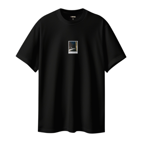 Eyes Behind the Pearl - Unisex Oversize T-shirt